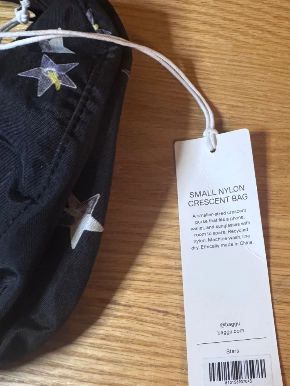 Baggu Small Nylon Crescent Bag Stars Crossbody Zipper Shut 11 X 6 X 3.5 - Picture 3 of 8
